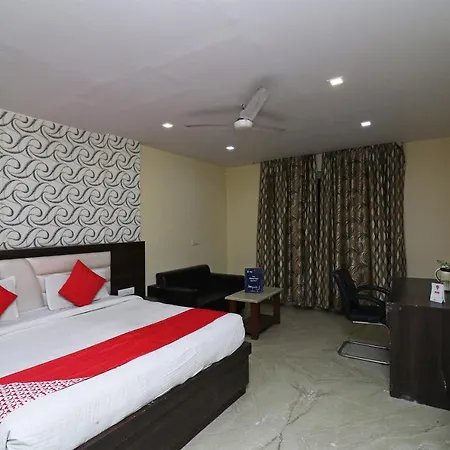Oyo 23595 Hotel Tajway Inn